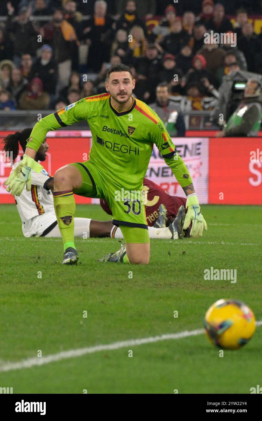 Lecce goalkeeper hi-res stock photography and images - Alamy, image size:865x1390