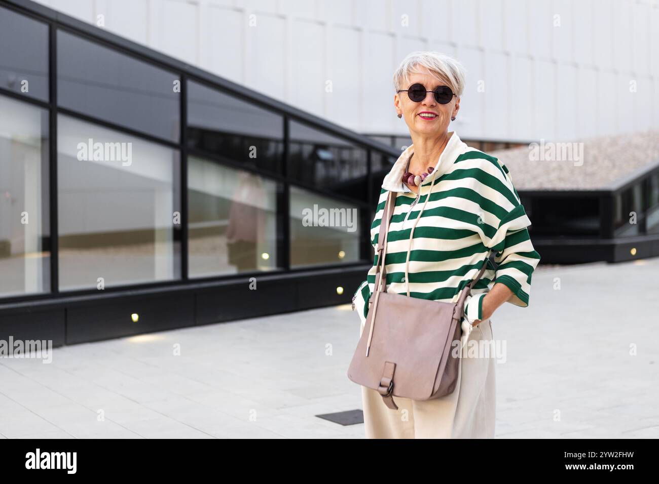 Mature elegant woman portrait hi-res stock photography and images - Alamy