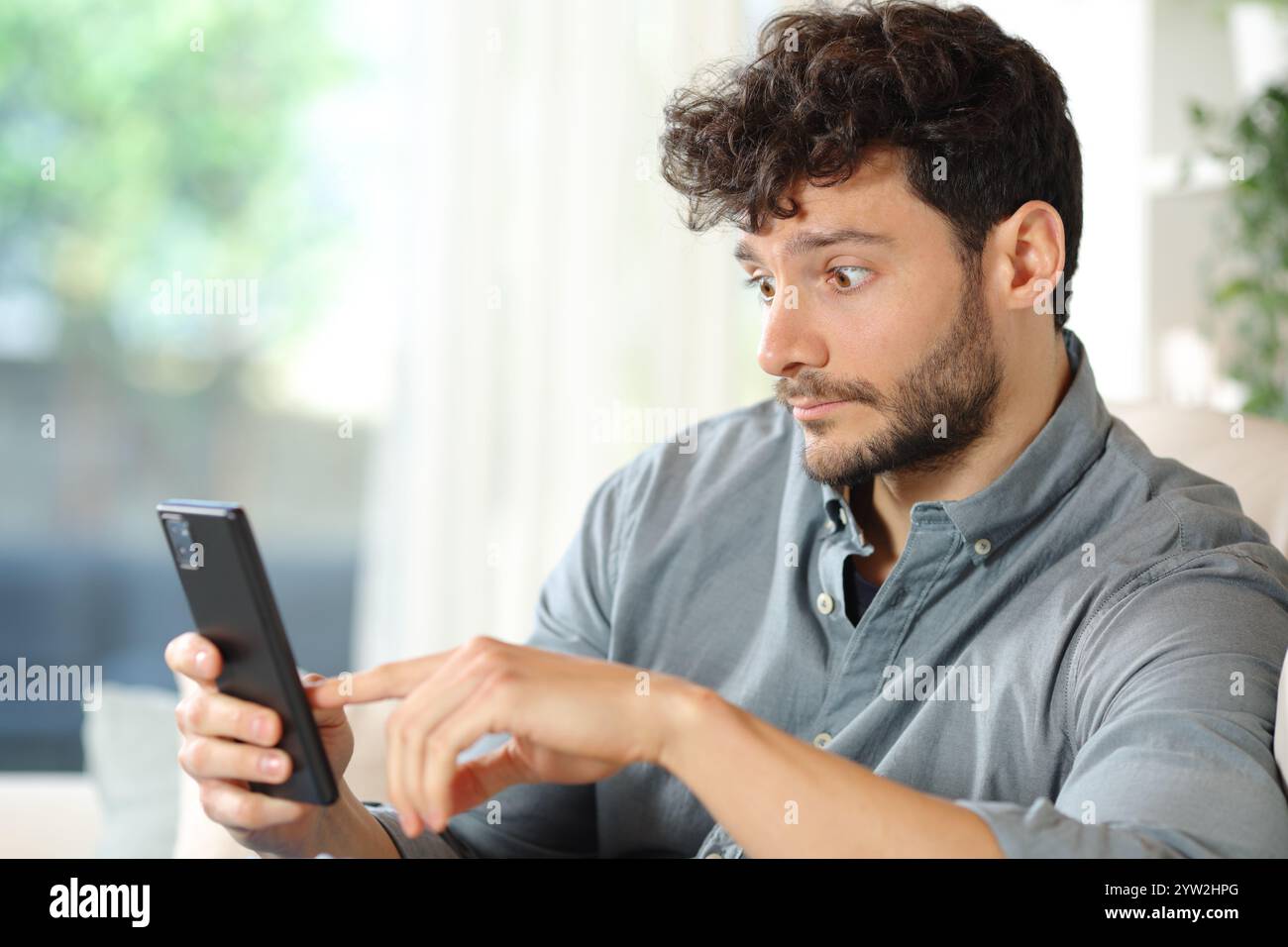 Perplexed man hi-res stock photography and images - Alamy