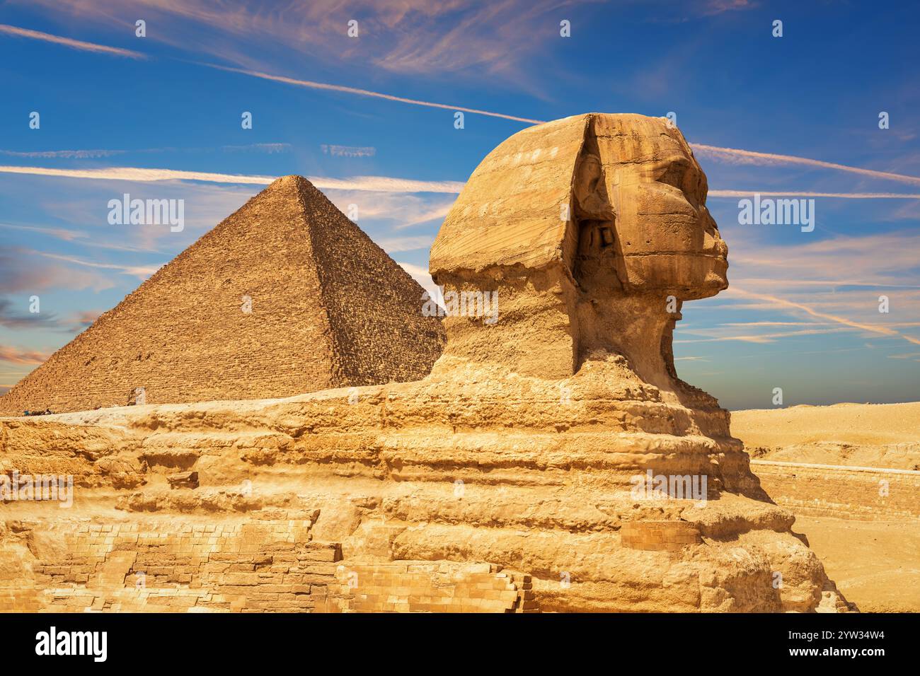 The Great Sphinx and the Pyramid of Cheops in the sands of Giza desert ...