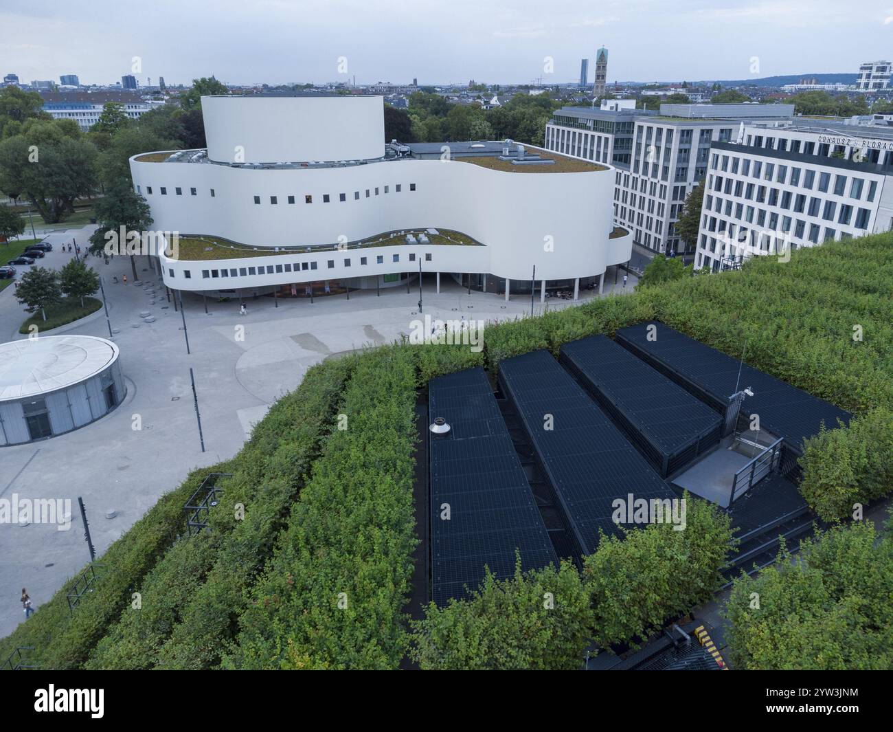 The Koe Bogen II, Europe's largest green facade made of hornbeams, Duesseldorf, North Rhine-Westphalia, North Rhine-Westphalia, Germany, Europe Stock Photo