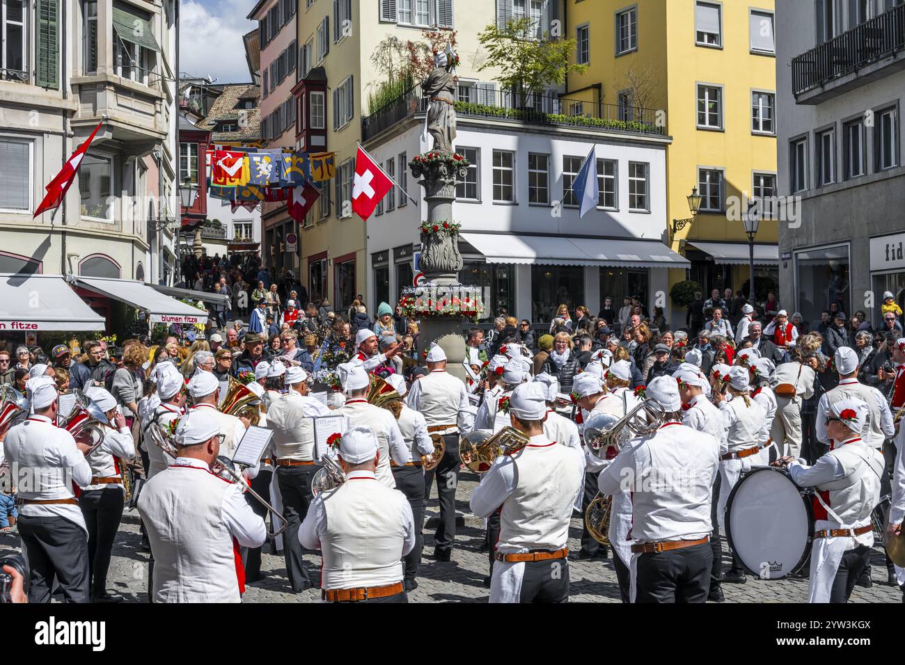 Historically costumed guildsmen in Zurich's Old Town, stand concert at Muenzplatz, Zunft zum Weggen, Sechselaeuten or Saechsilueuete, Zurich Spring Fe Stock Photo
