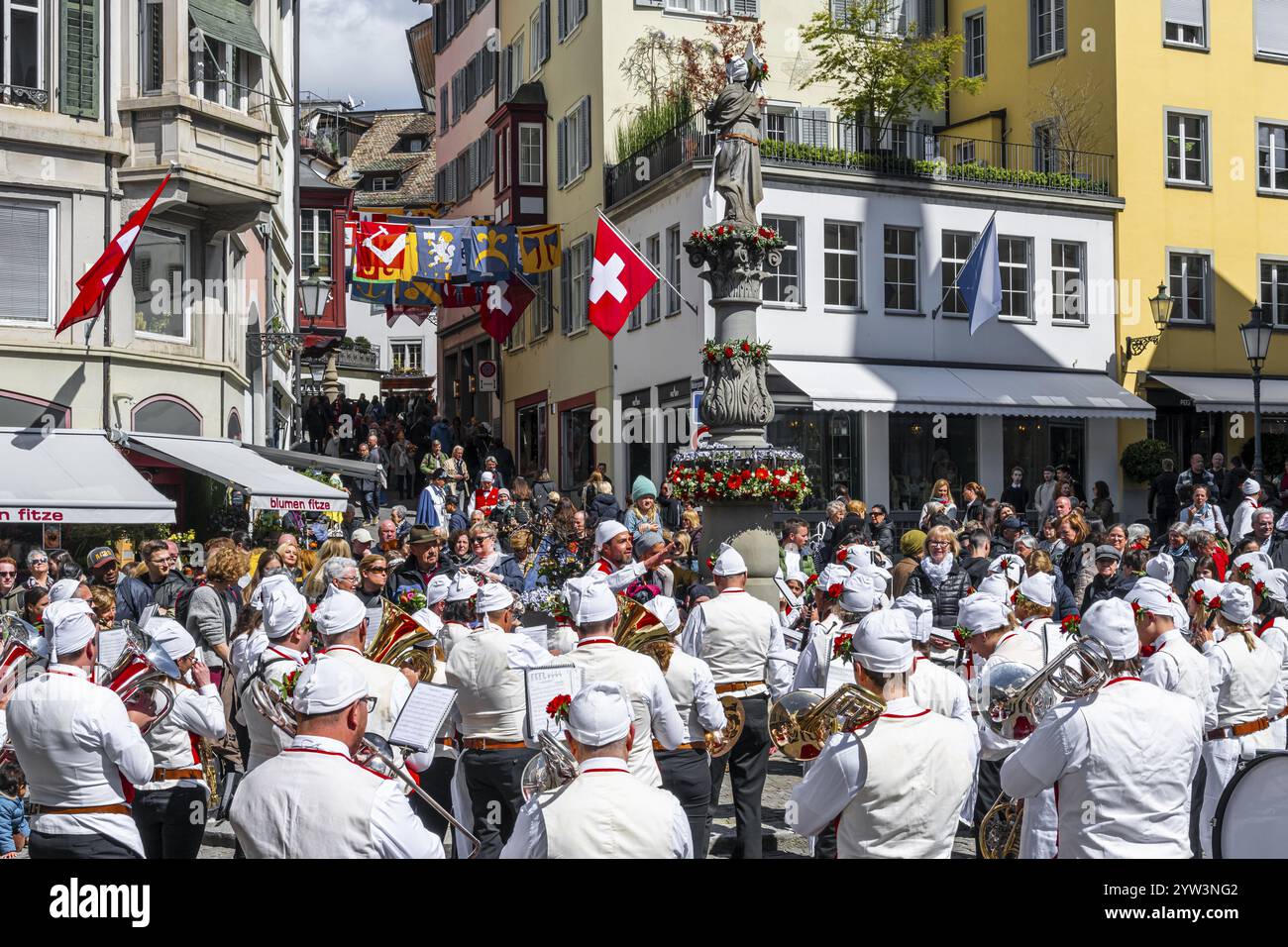 Historically costumed guildsmen in Zurich's Old Town, stand concert at Muenzplatz, Zunft zum Weggen, Sechselaeuten or Saechsilueuete, Zurich Spring Fe Stock Photo