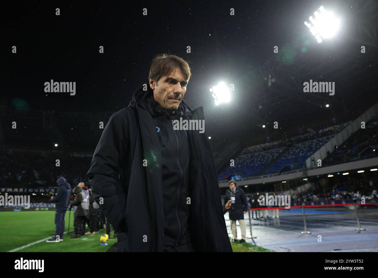 Napoli, Italia. 08th Dec, 2024. Napoli's head coach Antonio Conte during the Serie A soccer match between Napoli and Lazio at the Diego Armando Maradona Stadium in Naples, southern italy - Sunday, December 08, 2024. Sport - Soccer . (Photo by Alessandro Garofalo/LaPresse) Credit: LaPresse/Alamy Live News Stock Photo