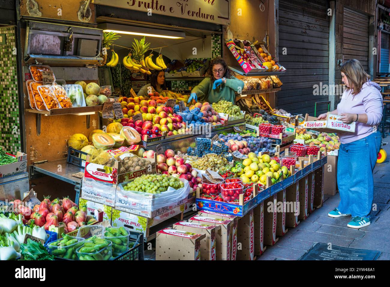 Fresh fruit market on Via Pescherie Vecchie in historic city centre of Bologna in the Emilia-Romagna region of northern Italy Stock Photo