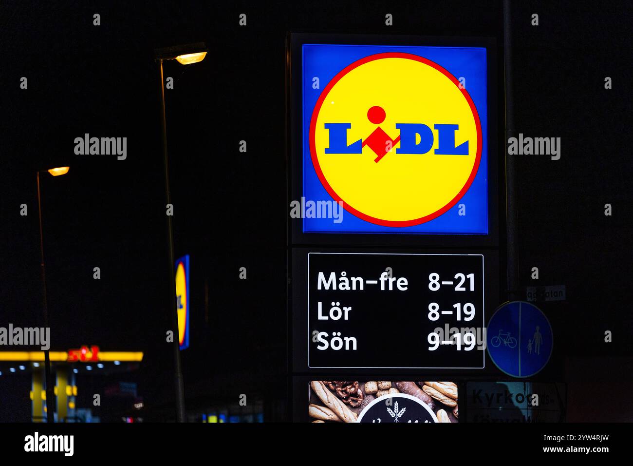 Signs and symbols, a Lidl grocery store, Mjölby, Sweden Stock Photo - Alamy