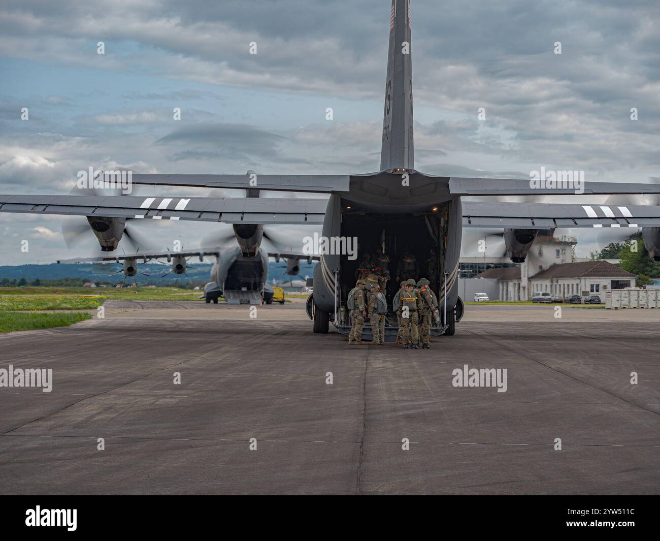 Us paratrooper hi-res stock photography and images - Alamy