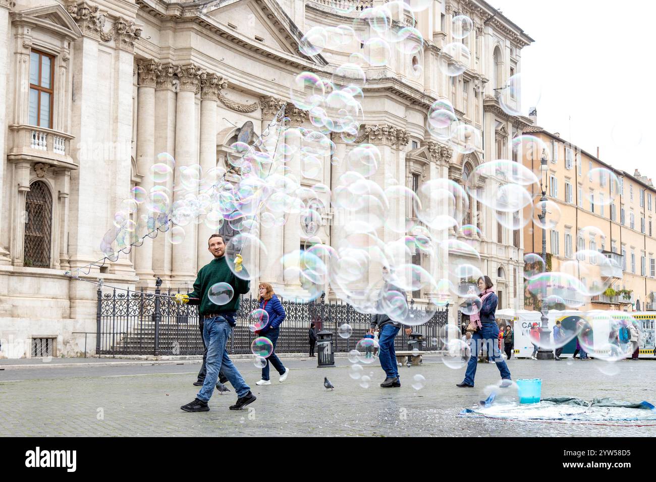 Piazza navona performance hi-res stock photography and images - Alamy