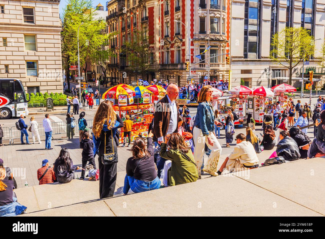 Crowd interactions hi-res stock photography and images - Alamy