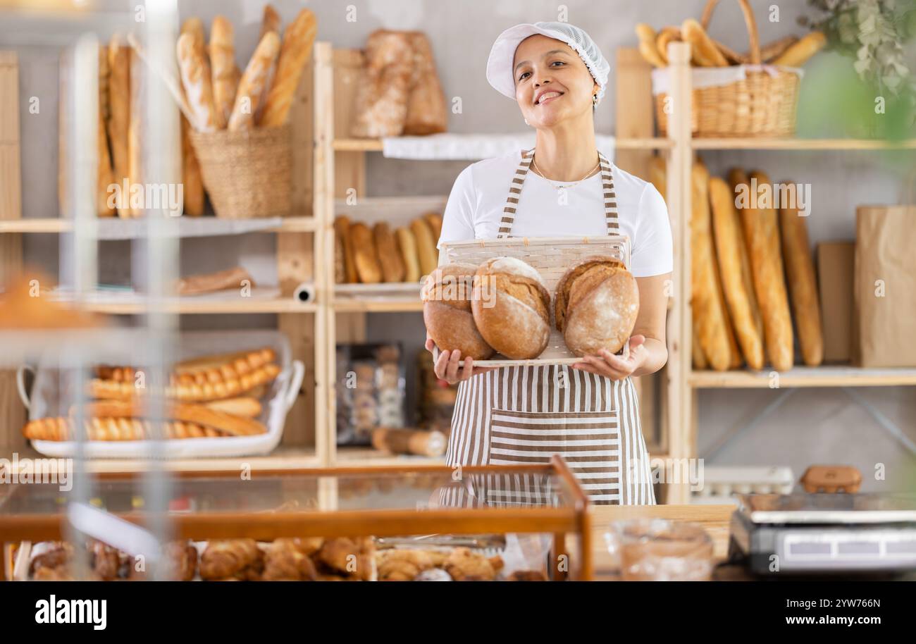 Woman displaying wicker basket hi-res stock photography and images - Alamy