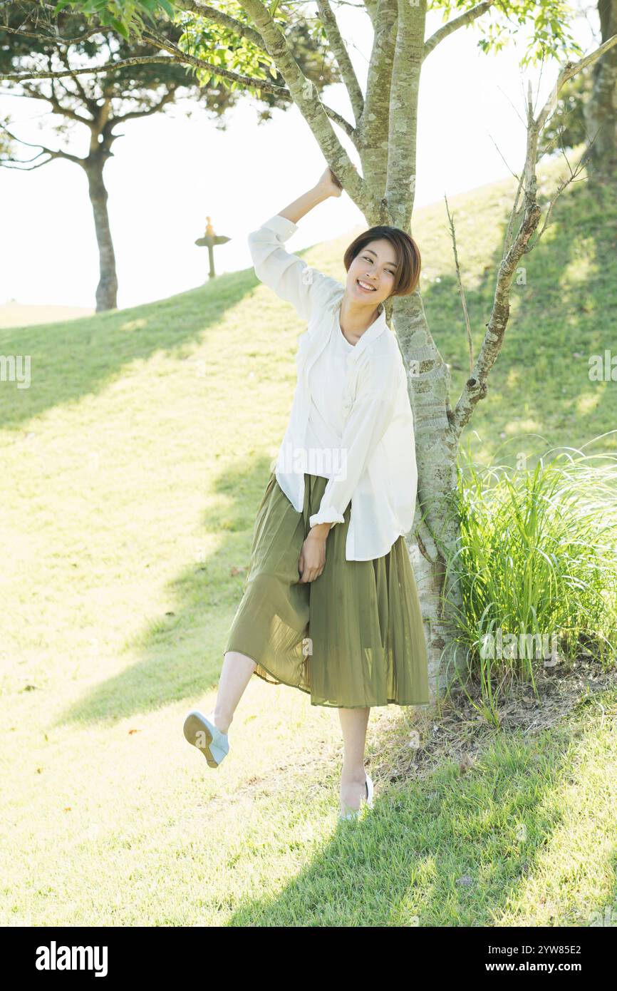 Smiling woman in her 20s enjoying nature Stock Photo - Alamy