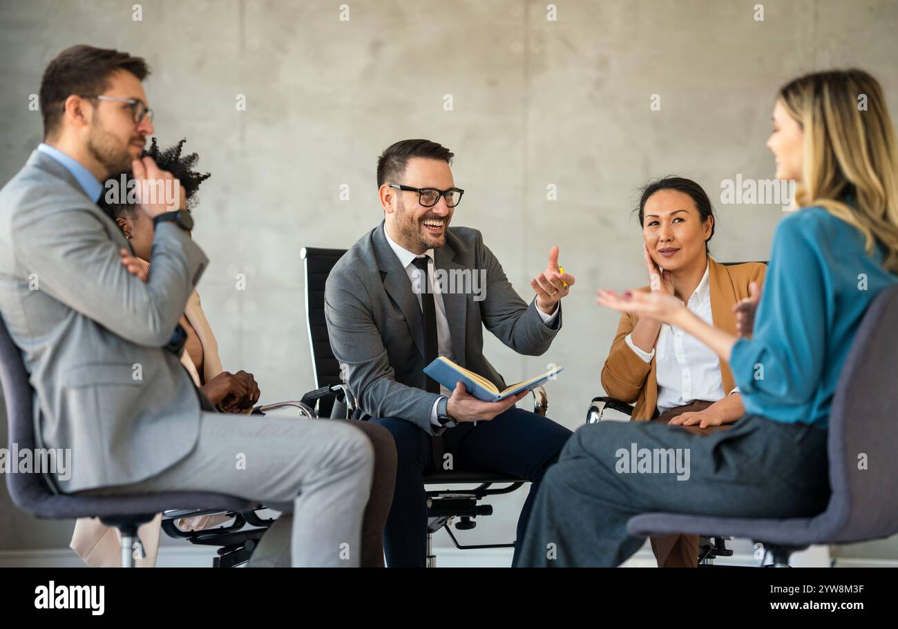 Diversity group of people zoom hi-res stock photography and images - Alamy