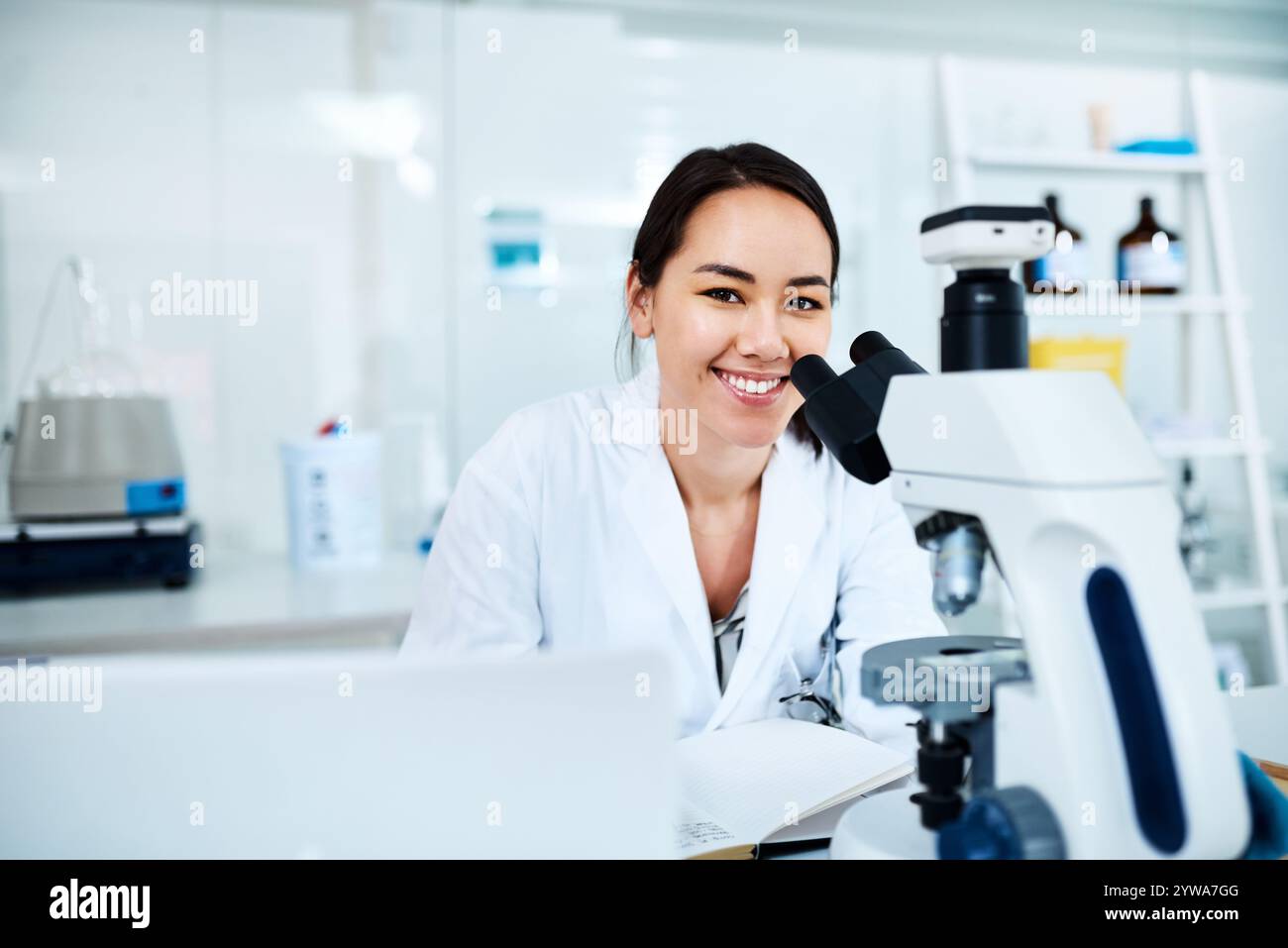 Asian and woman in medical lab hi-res stock photography and images - Alamy