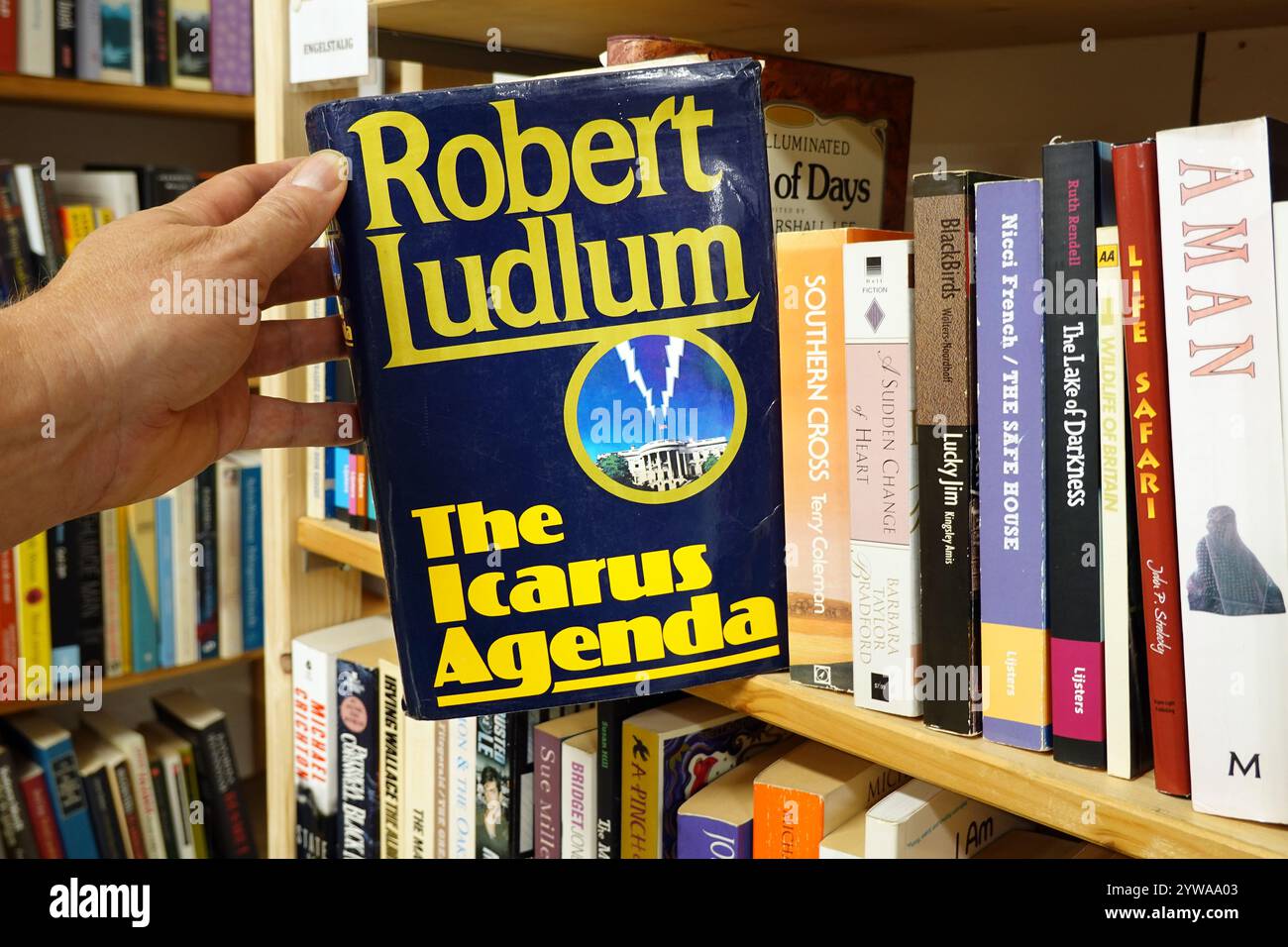 Robert ludlum hi-res stock photography and images - Alamy