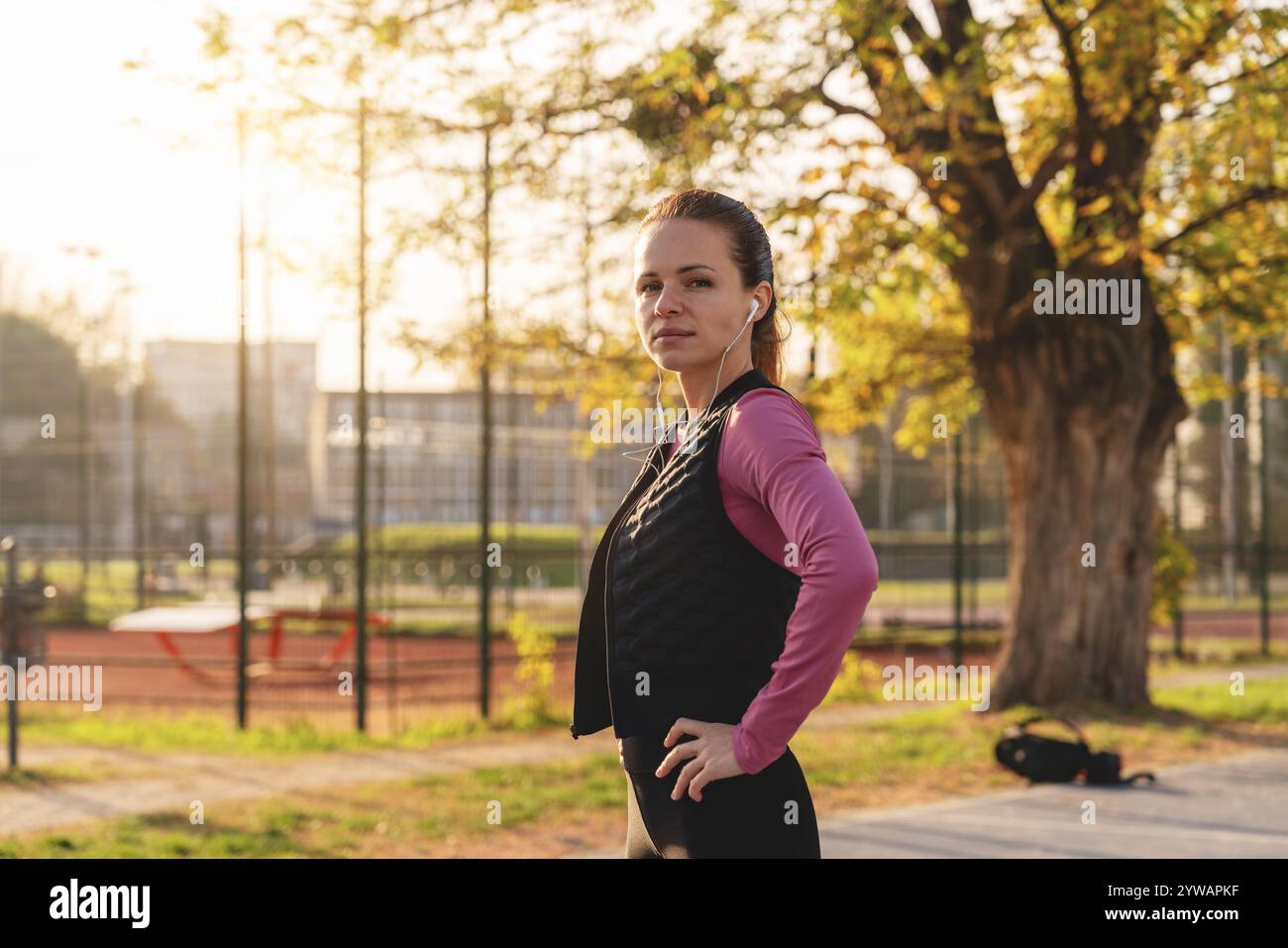 Fitness working out outdoors hi-res stock photography and images - Alamy