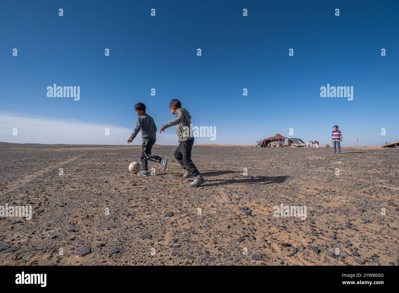 Sahara desert camp kids hi-res stock photography and images - Alamy