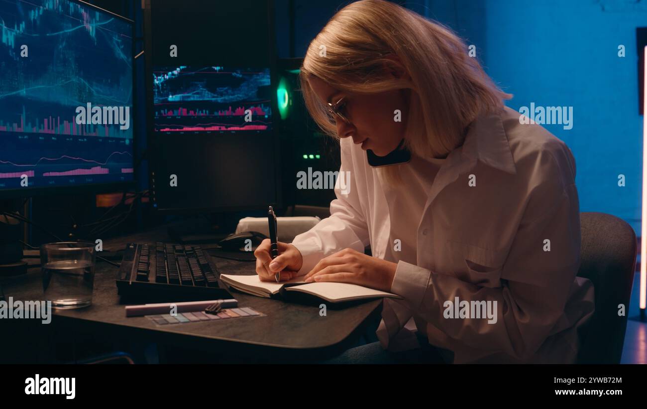 Crypto trader hi-res stock photography and images - Page 3 - Alamy