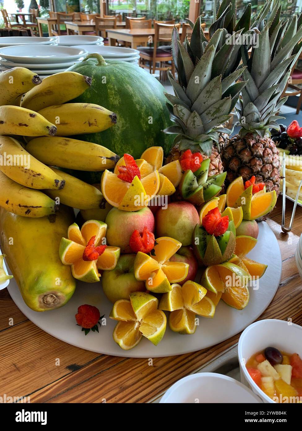 Pineapple centerpiece hi-res stock photography and images - Alamy