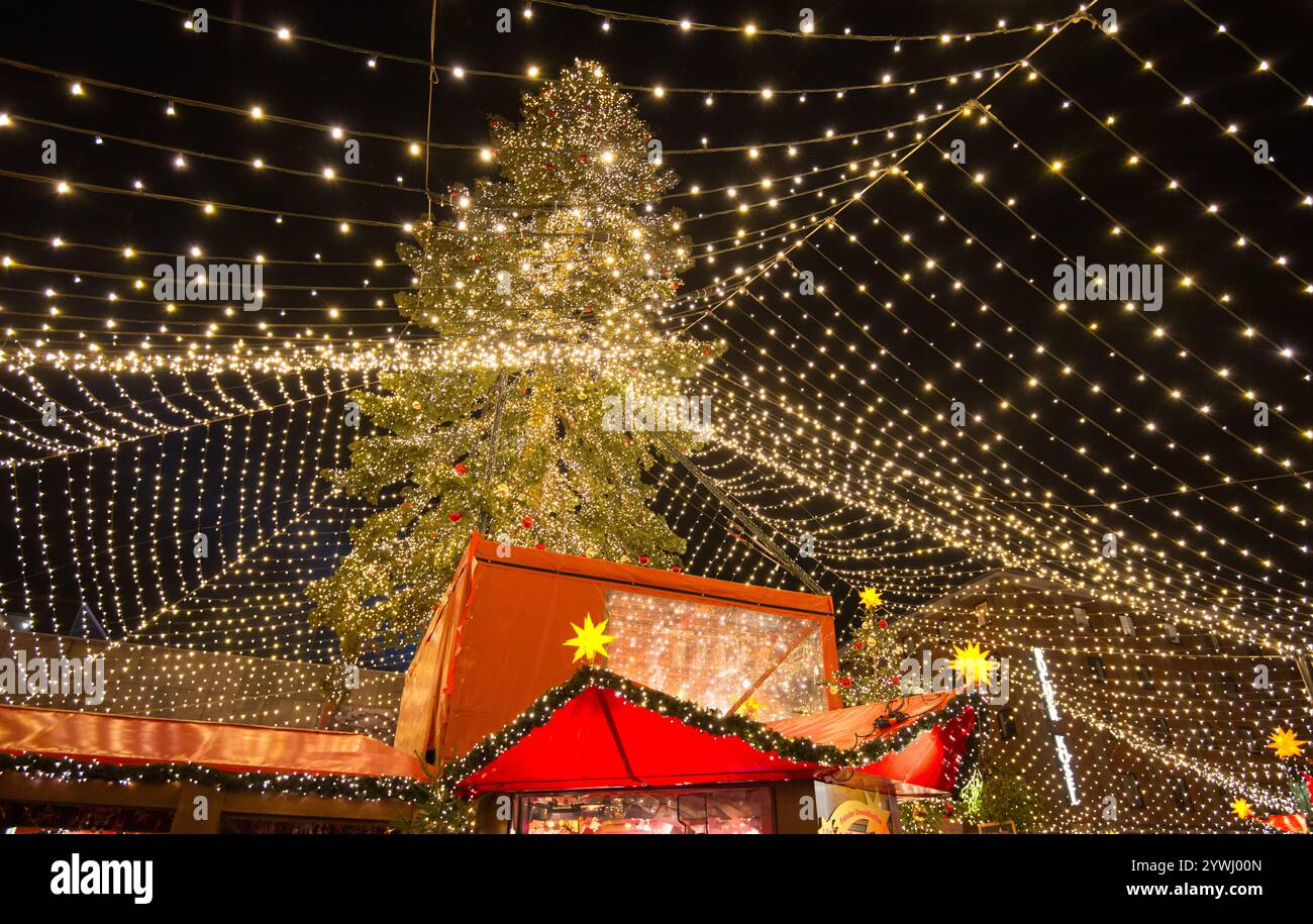 Bustling festive environment hi-res stock photography and images - Alamy