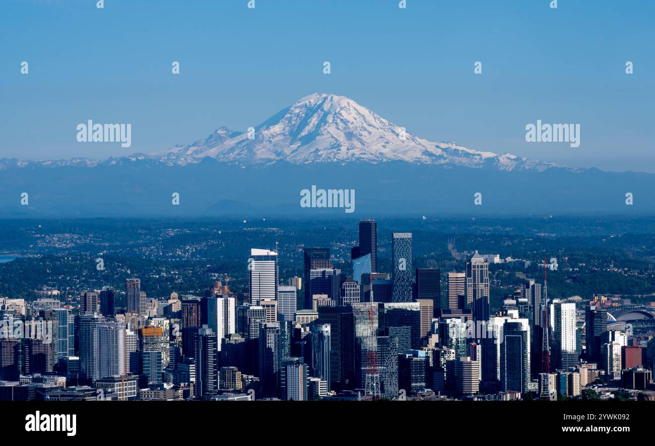 Seattle skyline sailboats hi-res stock photography and images - Alamy