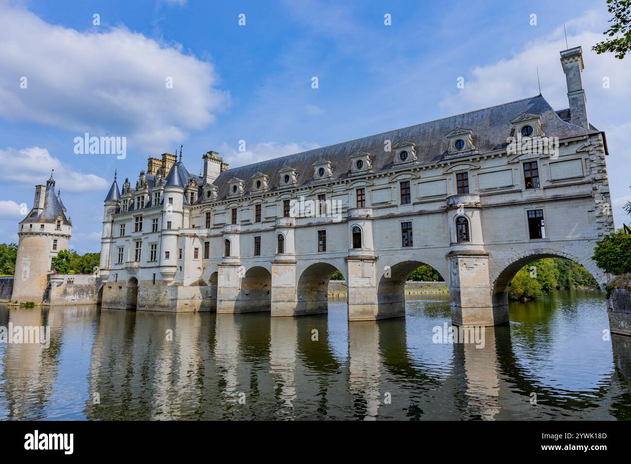 The chateau de blois hi-res stock photography and images - Page 13 - Alamy, image size:1300x956