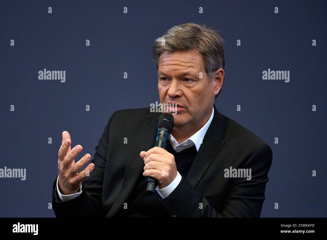 Bundeswirtschaftsminister Robert Habeck beim 7. Deutsch-Ukrainischen Wirtschaftsforum im Haus der Deutschen Wirtschaft in Berlin. / Federal Minister of Economics Robert Habeck at the 7th German-Ukrainian Economic Forum in the House of German Business in Berlin. snapshot-photography/T.Seeliger *** Federal Minister of Economics Robert Habeck at the 7th German Ukrainian Economic Forum in the House of German Business in Berlin Federal Minister of Economics Robert Habeck at the 7th German Ukrainian Economic Forum in the House of German Business in Berlin snapshot photography T Seeliger Stock Photo