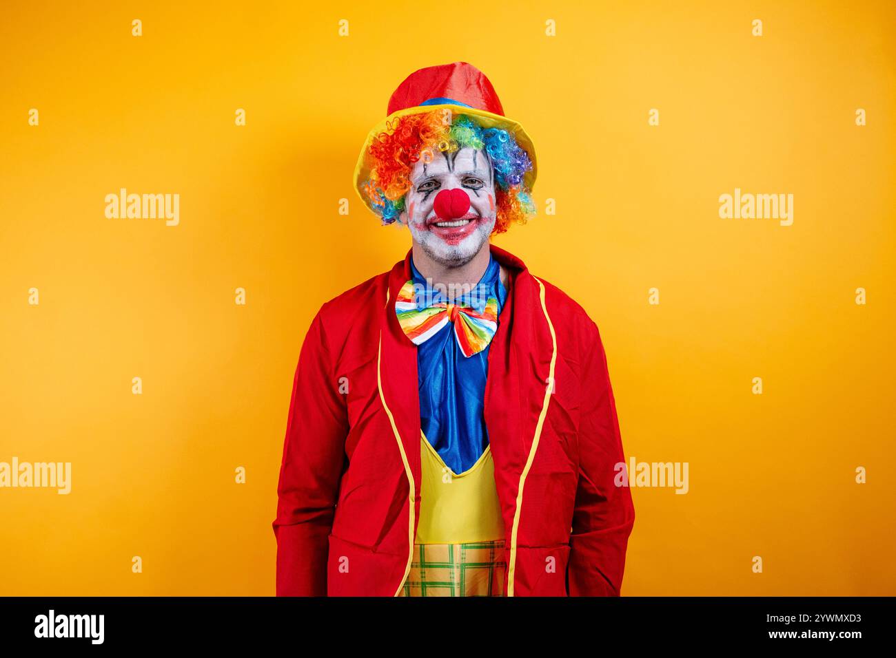 Clown in yellow costume hi-res stock photography and images - Alamy