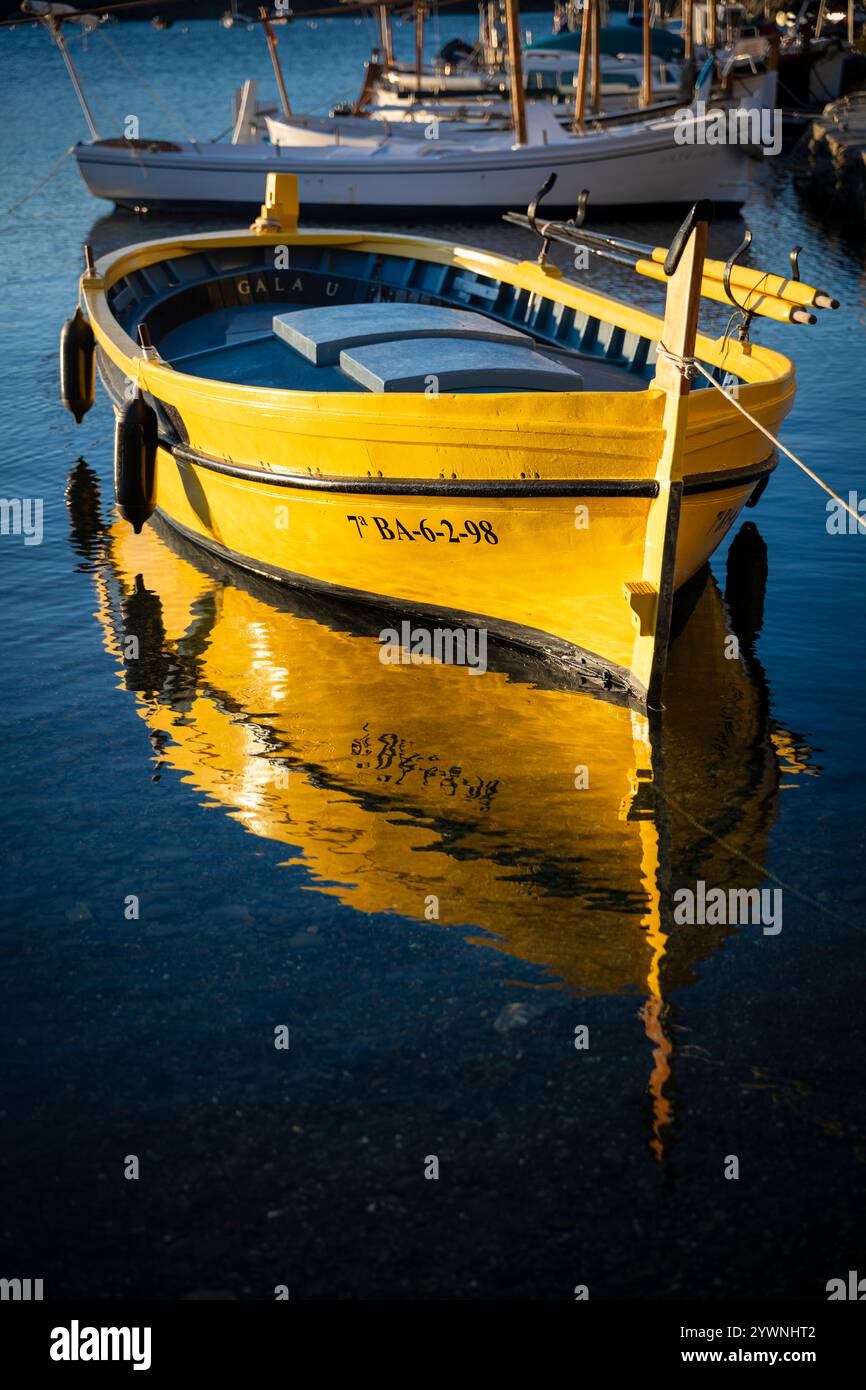Dali gala and boat hi res stock photography and images Alamy