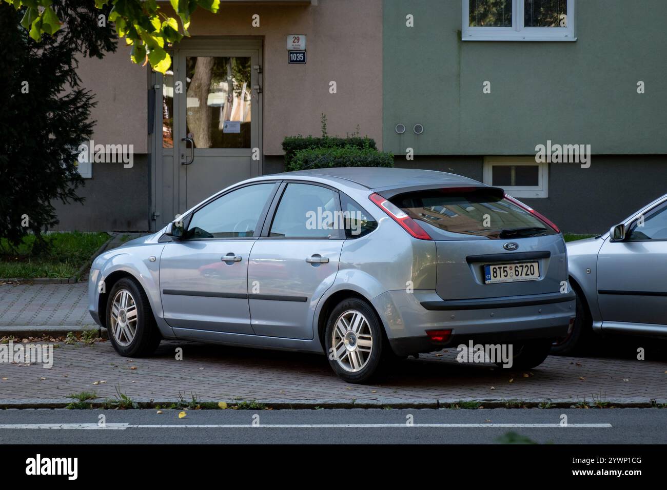 Blue ford focus mk2 hi-res stock photography and images - Alamy