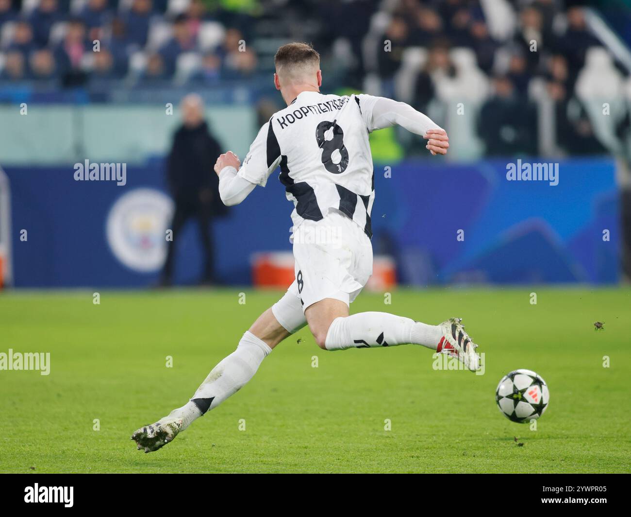 Turin, Italy. 11th Dec, 2024. Teun Koopmeiners of Juventus FC during the Uefa Champions League 2024/25, football match between Juventus FC and Manchester City, on 11 December 2024, at Allianz Stadium Turin Italy. Credit: Nderim Kaceli/Alamy Live News Stock Photo