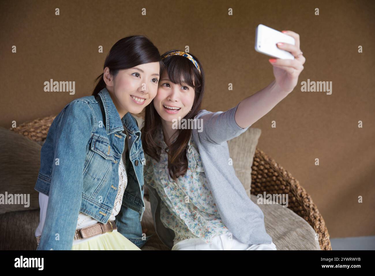 Two women take photos hi-res stock photography and images - Alamy