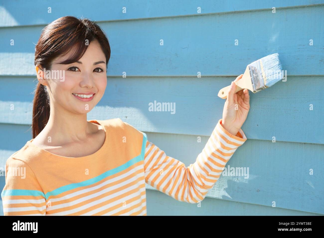 Woman blue body paint hi-res stock photography and images - Alamy