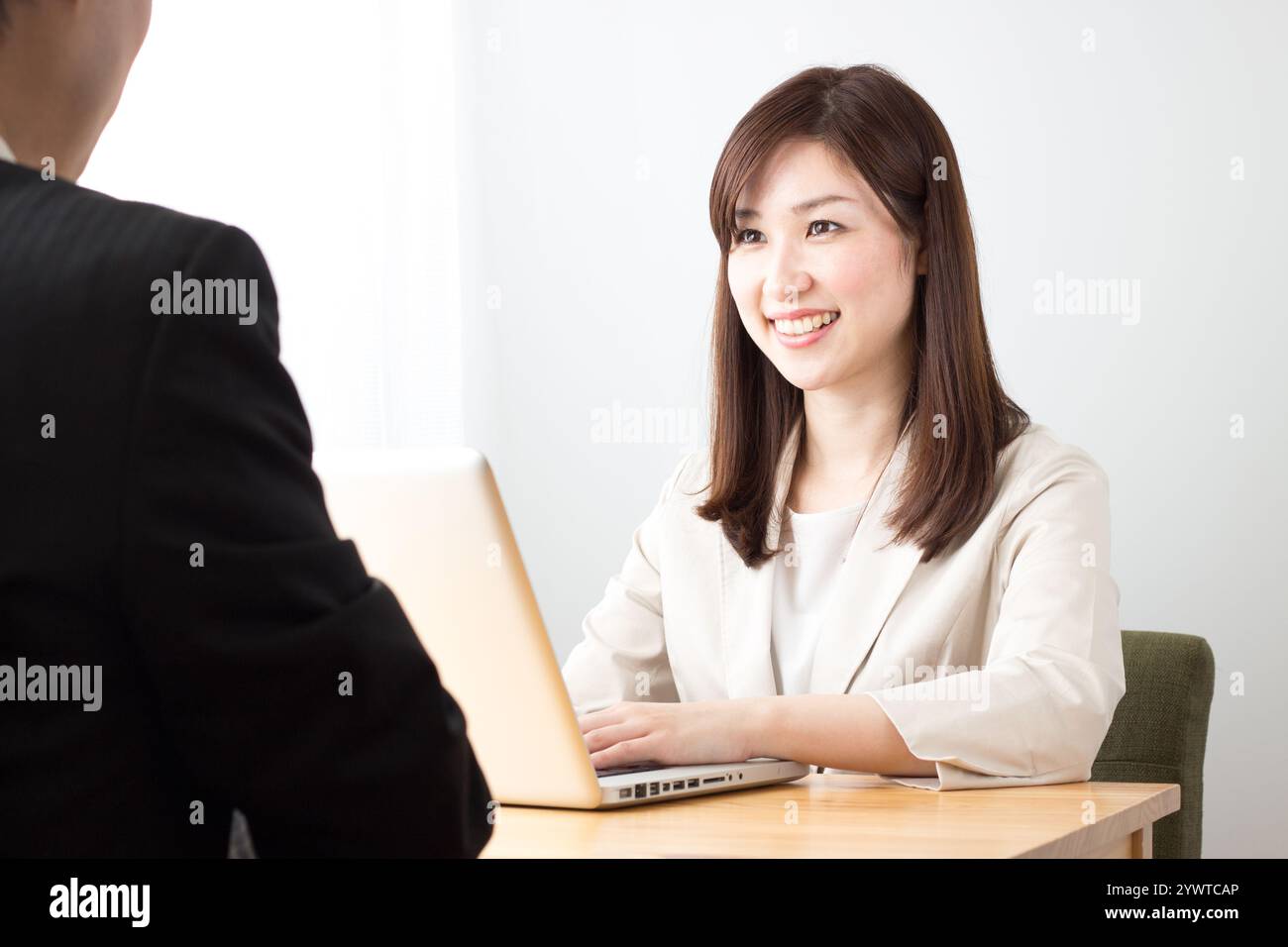 Japanese businessman and businesswoman having a meeting Stock Photo - Alamy
