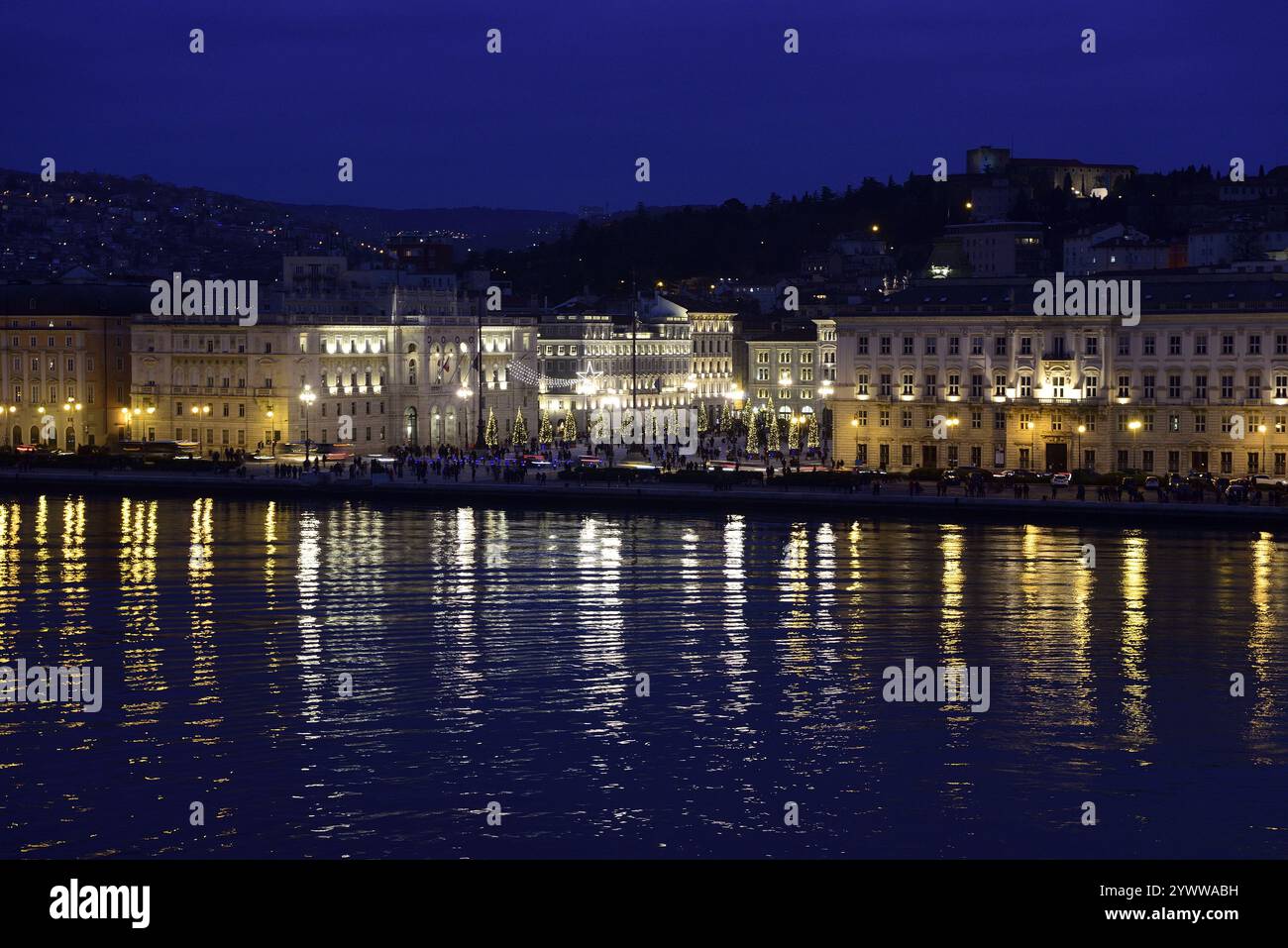 hafenstadt an der adria italien