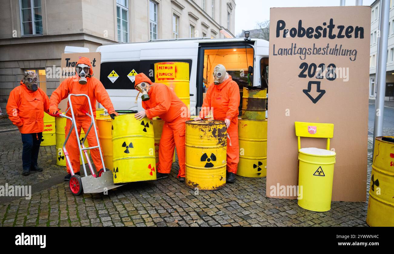Drums of radioactive waste hi-res stock photography and images - Alamy
