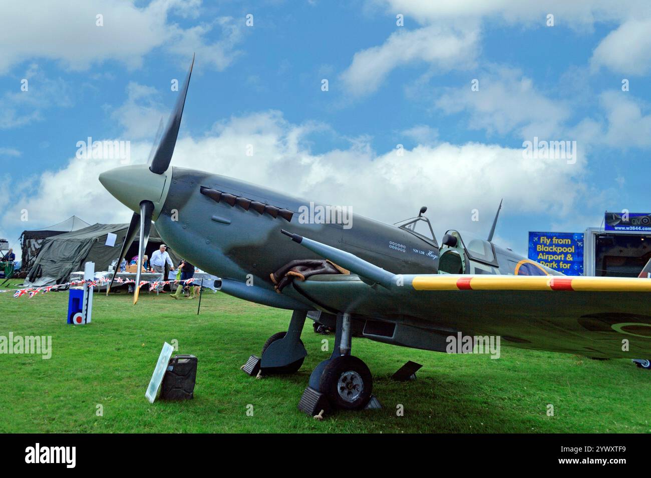 1940s living hi-res stock photography and images - Alamy