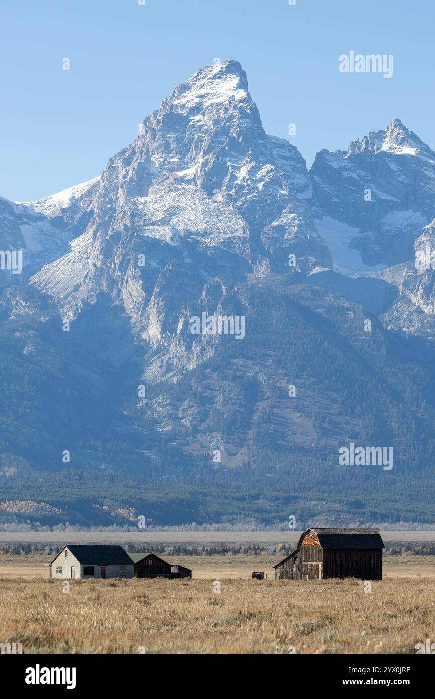 Beautiful old abandoned barns hi-res stock photography and images - Alamy