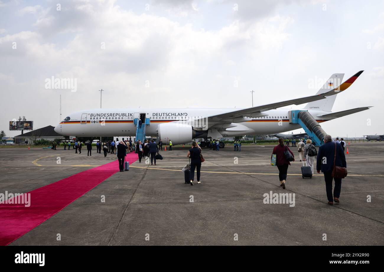 Lagos, Nigeria. 12th Dec, 2024. Federal President Steinmeier's delegation boards an Airbus A350 (Theodor Heuss) of the German Armed Forces Air Wing at Murtala Muhammed International Airport in Lagos to fly on to Johannesburg (South Africa). During his four-day trip to Africa, President Steinmeier will visit Nigeria, South Africa and Lesotho. Credit: Bernd von Jutrczenka/dpa/Alamy Live News Stock Photo