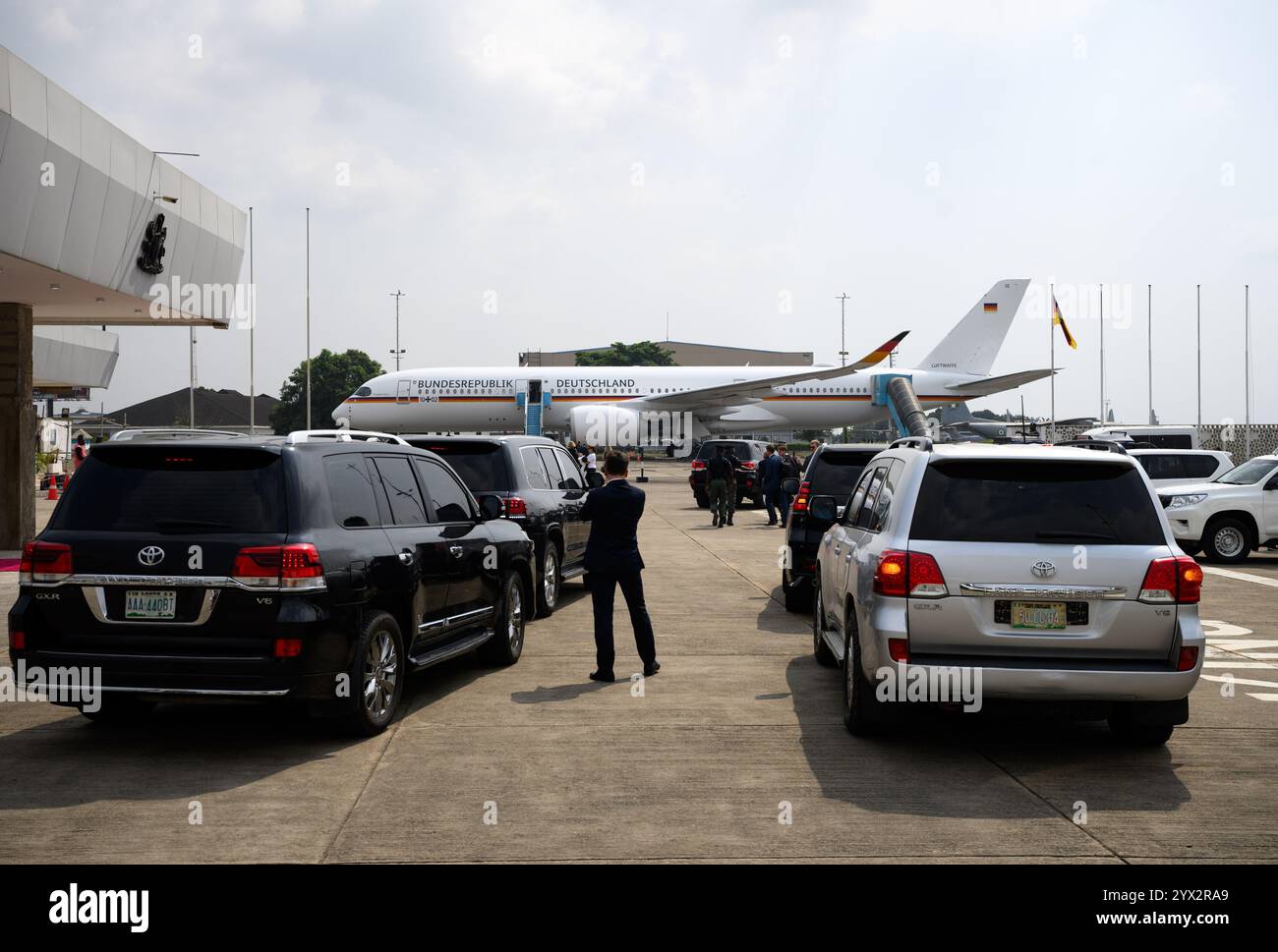 Lagos, Nigeria. 12th Dec, 2024. Federal President Steinmeier's delegation boards an Airbus A350 (Theodor Heuss) of the German Armed Forces Air Wing at Murtala Muhammed International Airport in Lagos to fly on to Johannesburg (South Africa). During his four-day trip to Africa, President Steinmeier will visit Nigeria, South Africa and Lesotho. Credit: Bernd von Jutrczenka/dpa/Alamy Live News Stock Photo