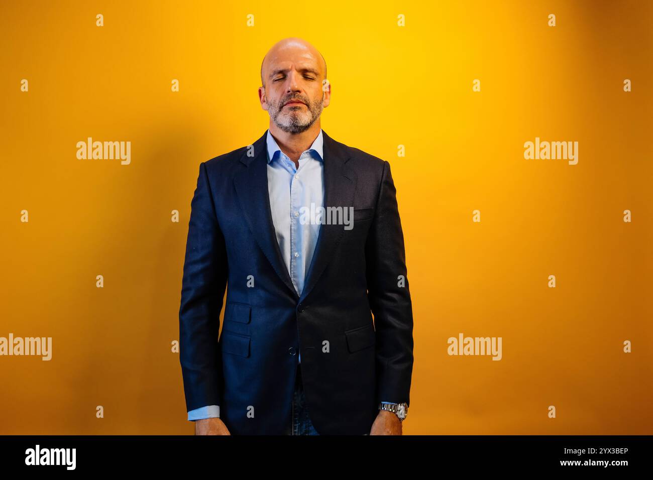 Businessman buttoning jacket hi-res stock photography and images - Alamy