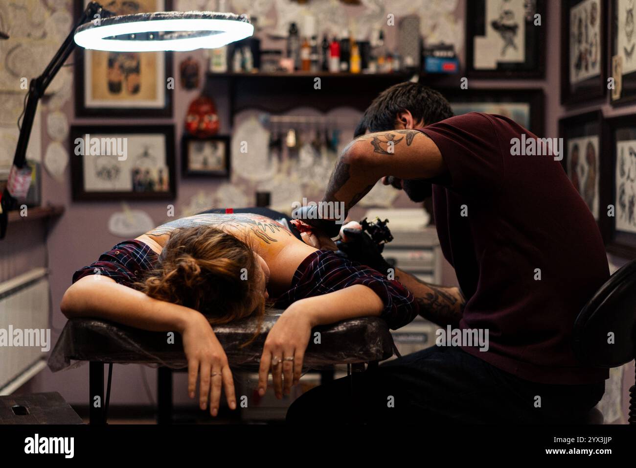 Tattoo artist hi-res stock photography and images - Alamy