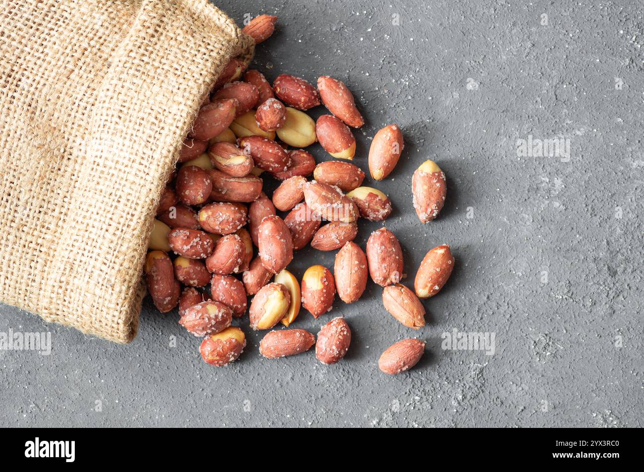 Raw Peanuts Without Shell Peanuts with and without shell hi-res stock photography and images - Alamy