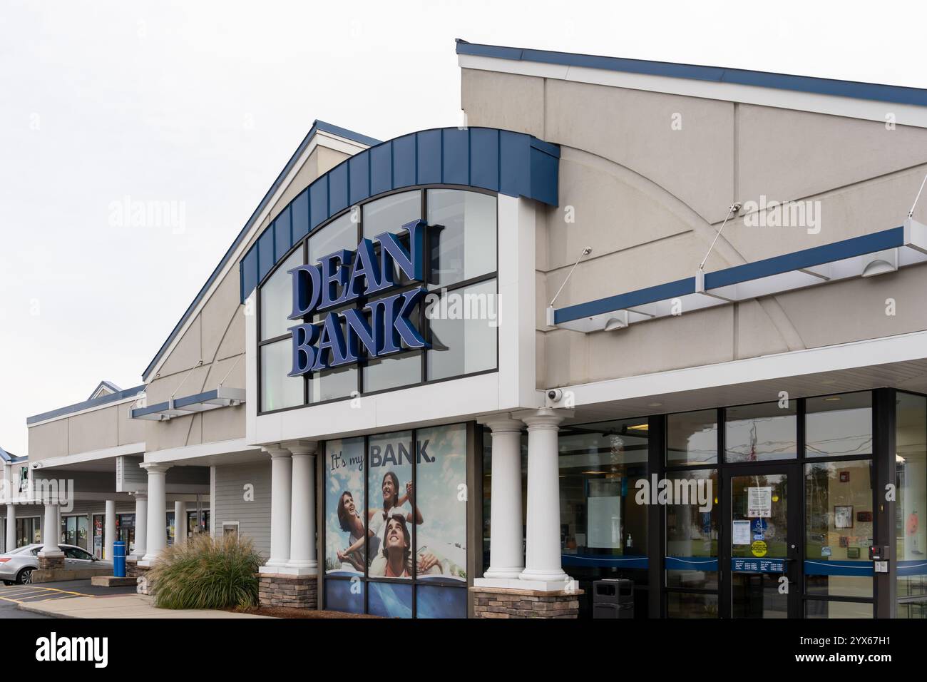 A Dean Bank branch at 411 Pulaski Blvd in Bellingham, MA, USA Stock Photo