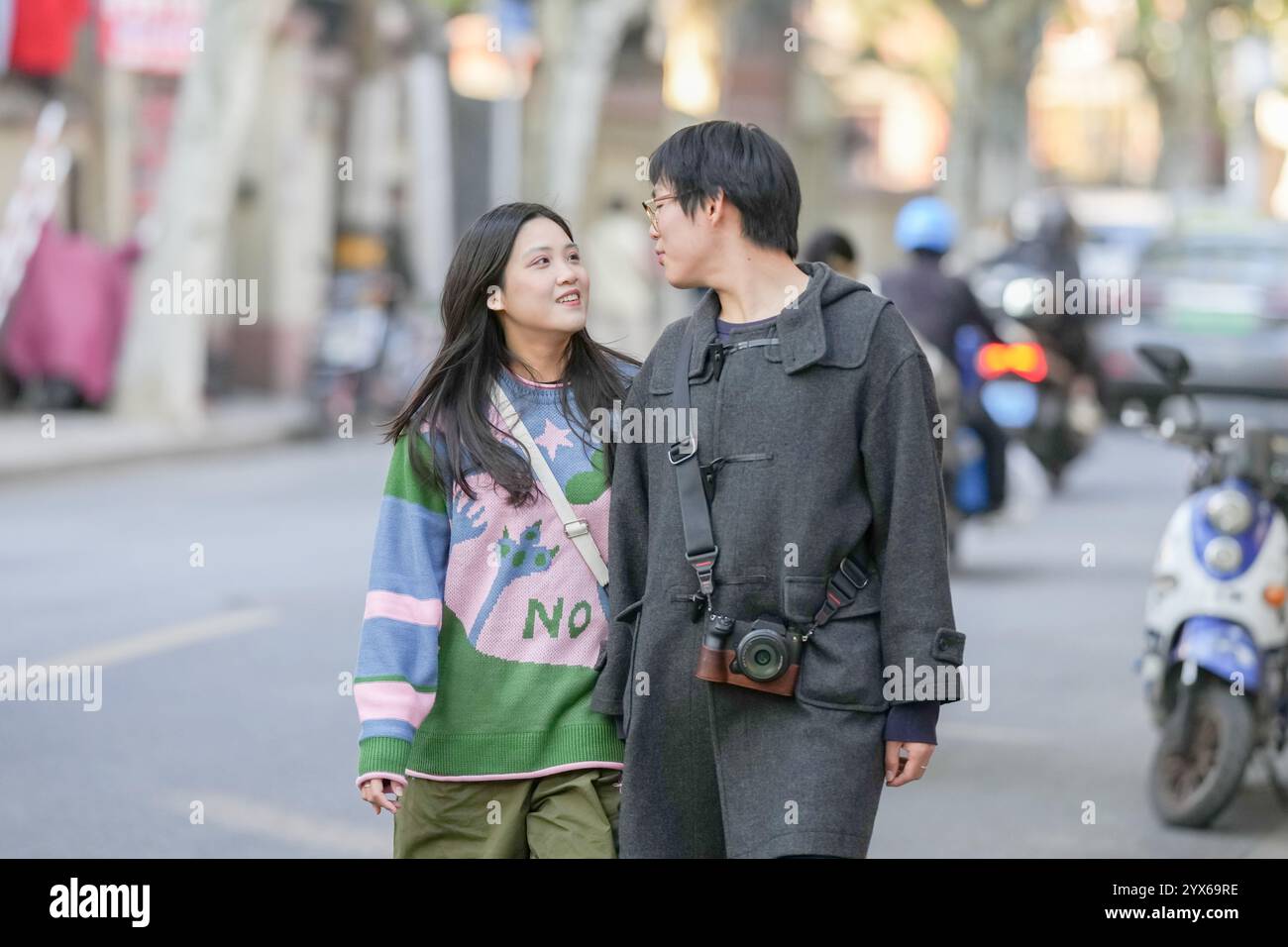 Young asian couple walks hi-res stock photography and images - Alamy