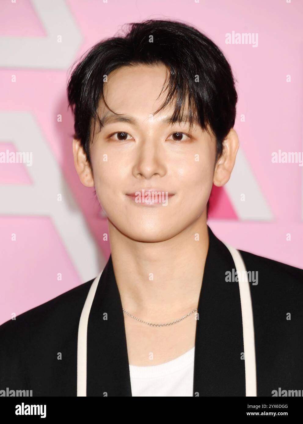 LOS ANGELES, CALIFORNIA - DECEMBER 12: Yim Si-wan attends the Los