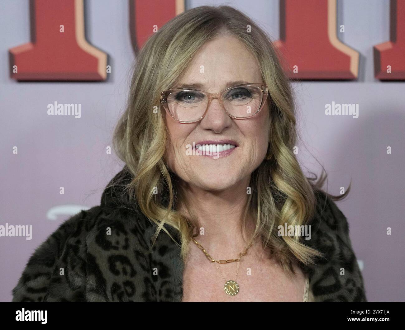 Nancy cartwright the simpsons hi-res stock photography and images - Alamy, image size:1300x1060
