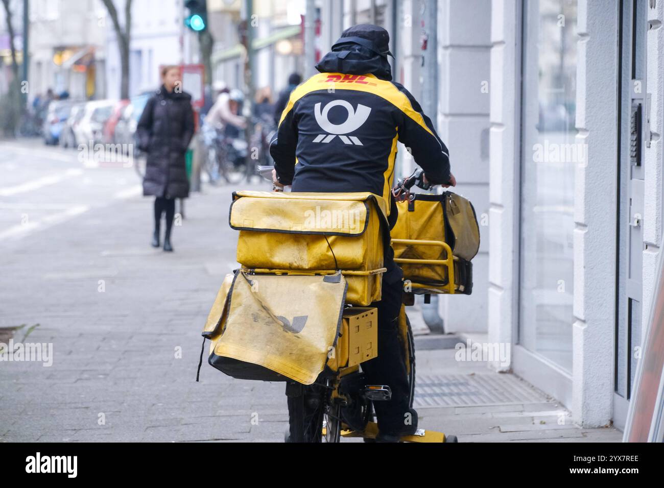 Dhl cargo bike hi-res stock photography and images - Alamy