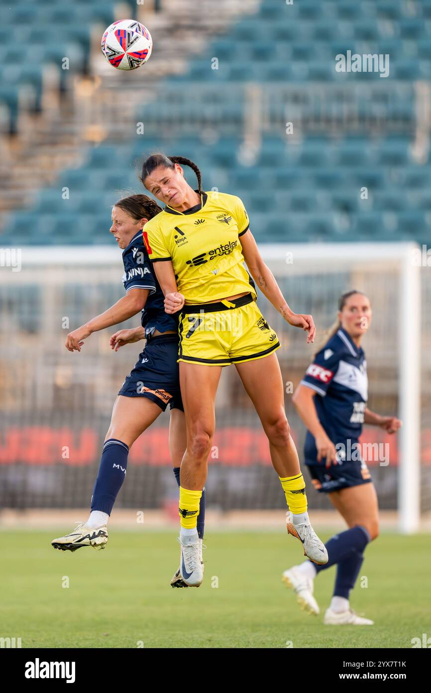 Melbourne, Australia. 13th Dec, 2024. Wellington Phoenix's Grace Jale and Melbourne Victory's Alana Murphy seen in action during the A-Leagues Women Round 6 between Melbourne Victory and Wellington Phoenix at the Home of The Matildas. Final score: Melbourne Victory 1:1 Wellington Phoenix (Photo by Olivier Rachon/SOPA Images/Sipa USA) Credit: Sipa USA/Alamy Live News Stock Photo