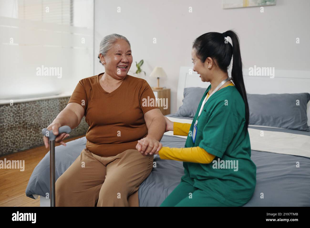Care home worker uniform hi-res stock photography and images - Alamy