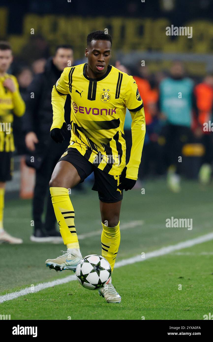 Dortmund, Ger. 11th Dec, 2024. Bild: v.l. Jamie Gittens (Borussia Dortmund, 43), 11.12.2024, Fussball, Champions League, Borussia Dormund - FC Barcelona, GER, Dortmund, Signal Iduna Park. Credit: HMB Media/Alamy Live News Stock Photo